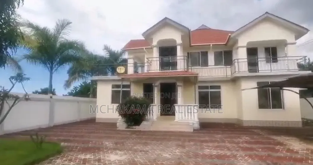 6bdrm Block of Flats in Mchakama Real Estate, Mbweni for sale in Mbweni