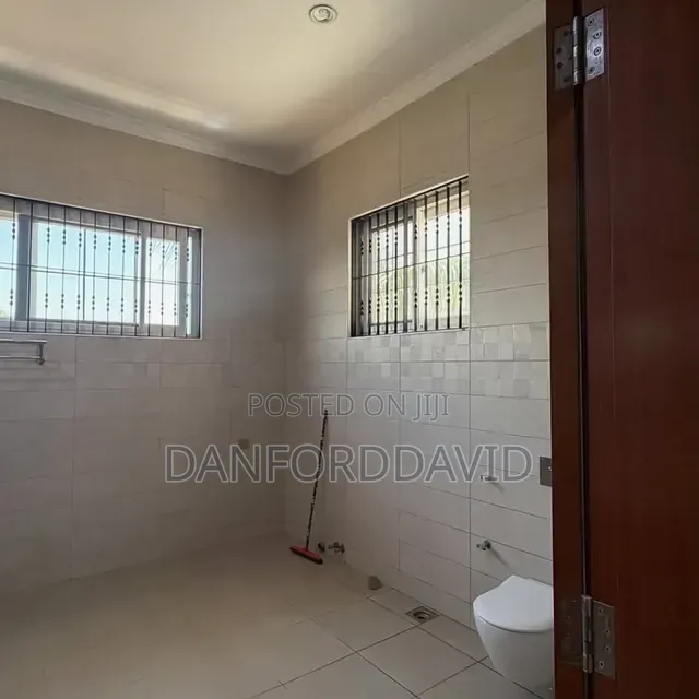 5bdrm House in Kahwa Real Estste, Mbweni for sale in Mbweni