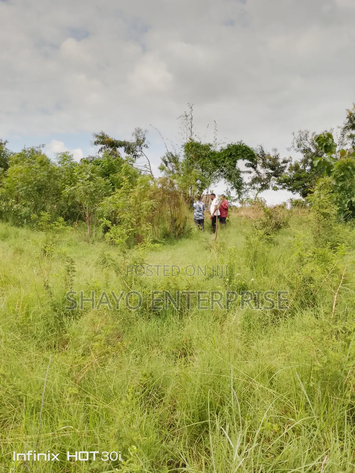 Shamba Linauzwa in Mzenga