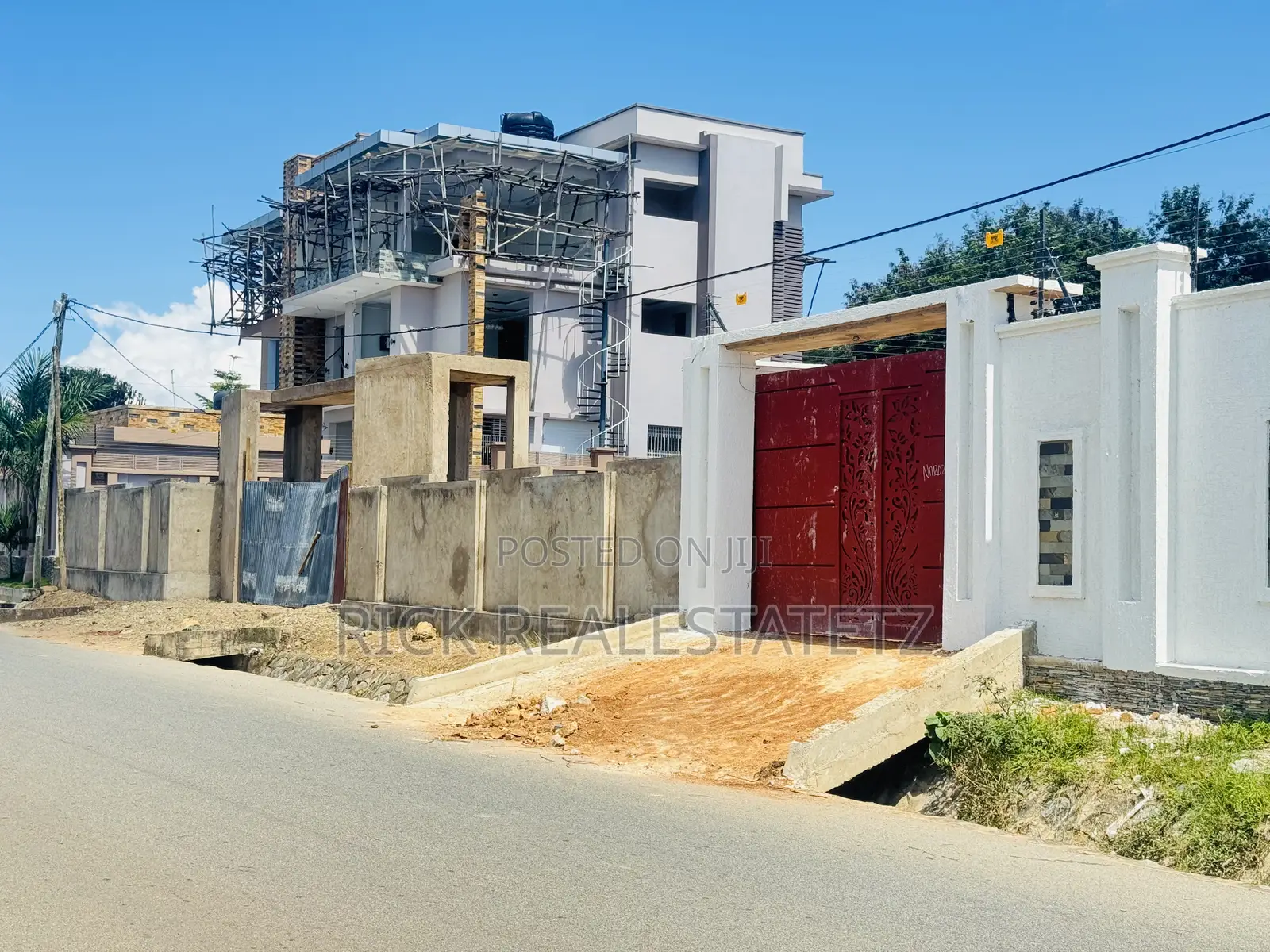 Kiwanja Kinauzwa Ilemela - Airport Jirani Na Malaika Beach in Ilemela Ward