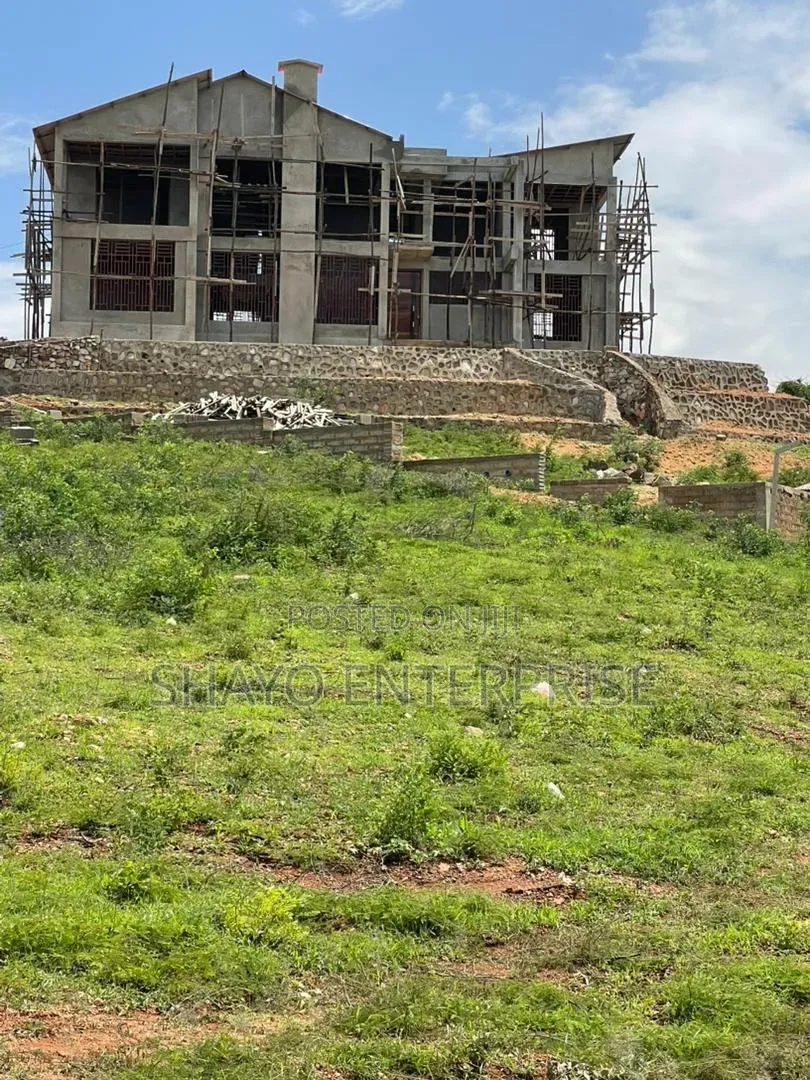 Kiwanja Kinauzwa in Goba