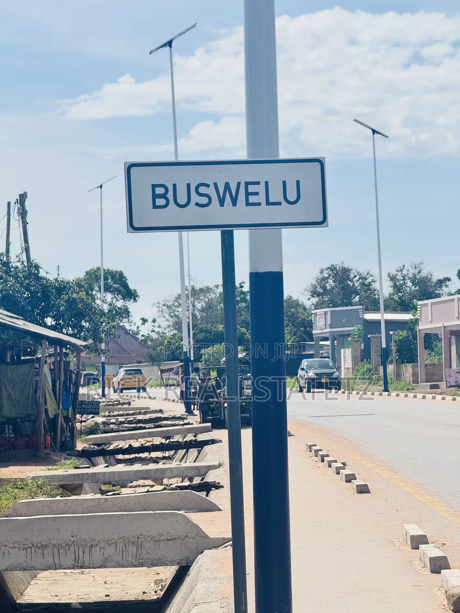 Duka La Dawa Linauzwa Buswelu in Buswelu