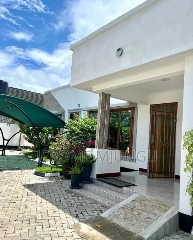Furnished 3bdrm Villa in Msasani for rent in Msasani
