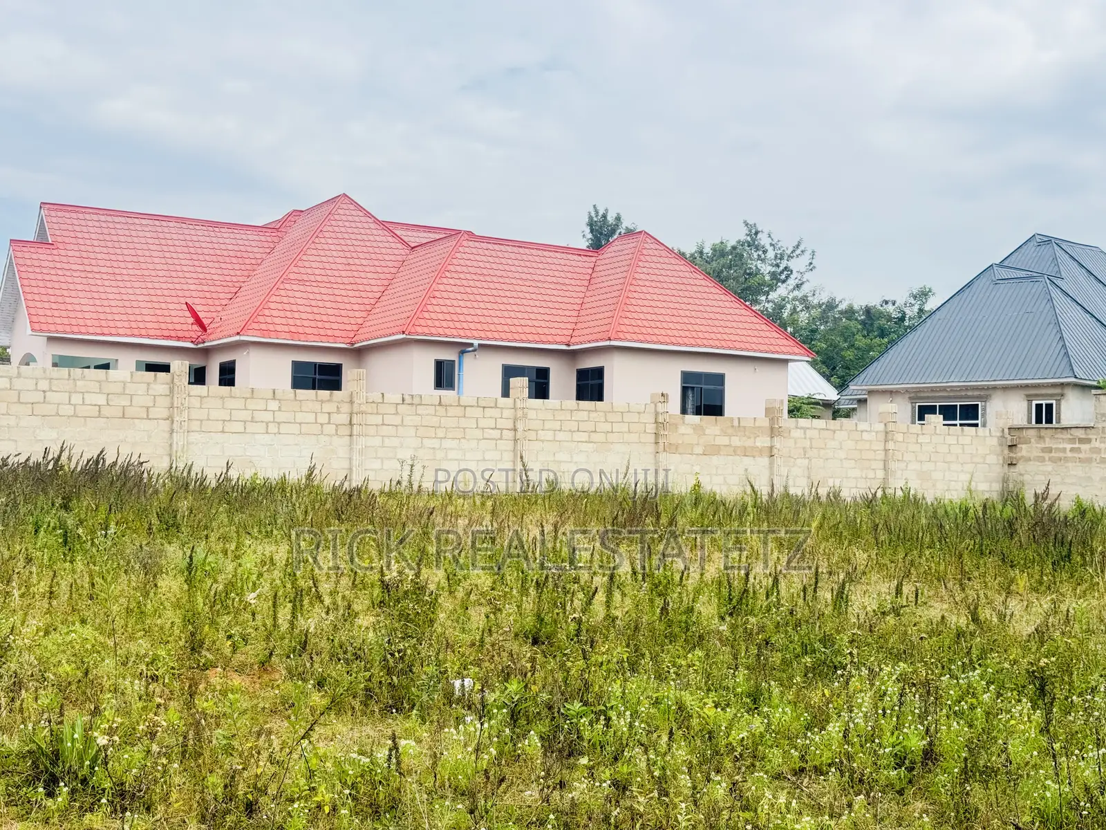 Kiwanja Kinauzwa Buswelu - Kahama in Buswelu