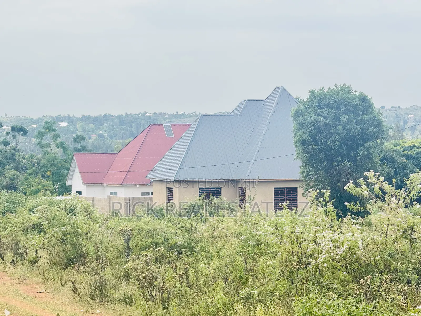 Kiwanja Kinauzwa Buswelu - Kahama in Buswelu