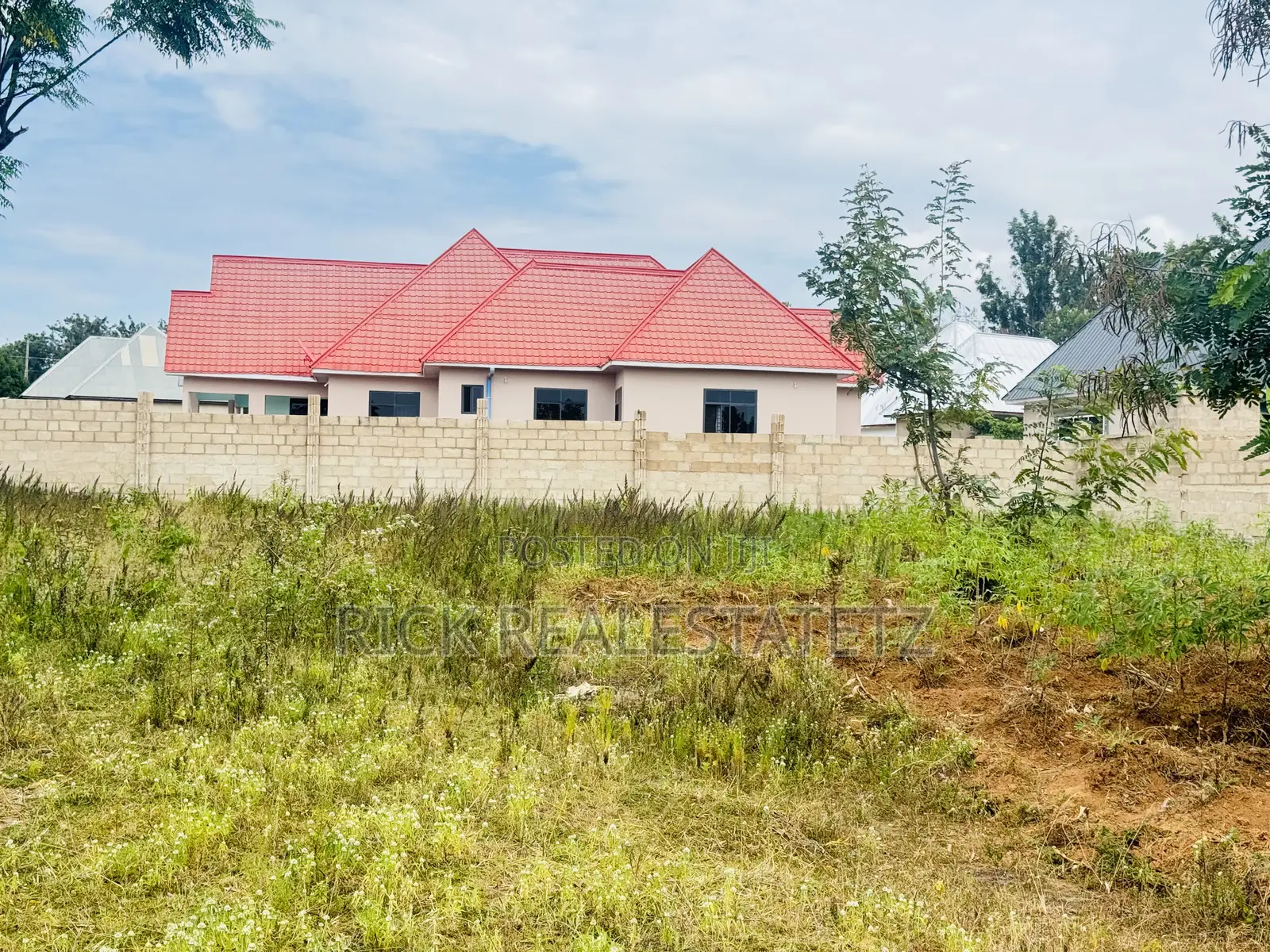 Kiwanja Kinauzwa Buswelu - Kahama in Buswelu
