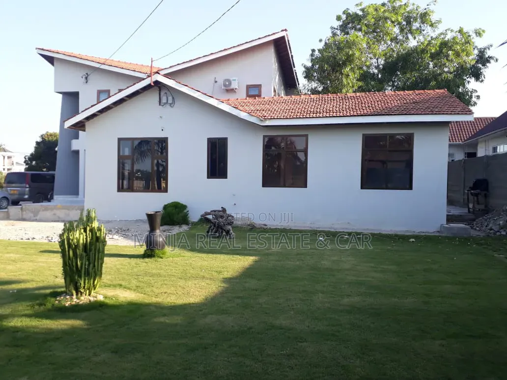 8bdrm House in Kigamboni for sale in Kigamboni