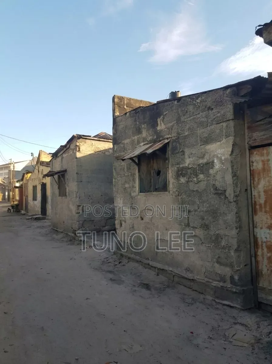 Kiwanja Kianuzwa Chang'ombe in Temeke