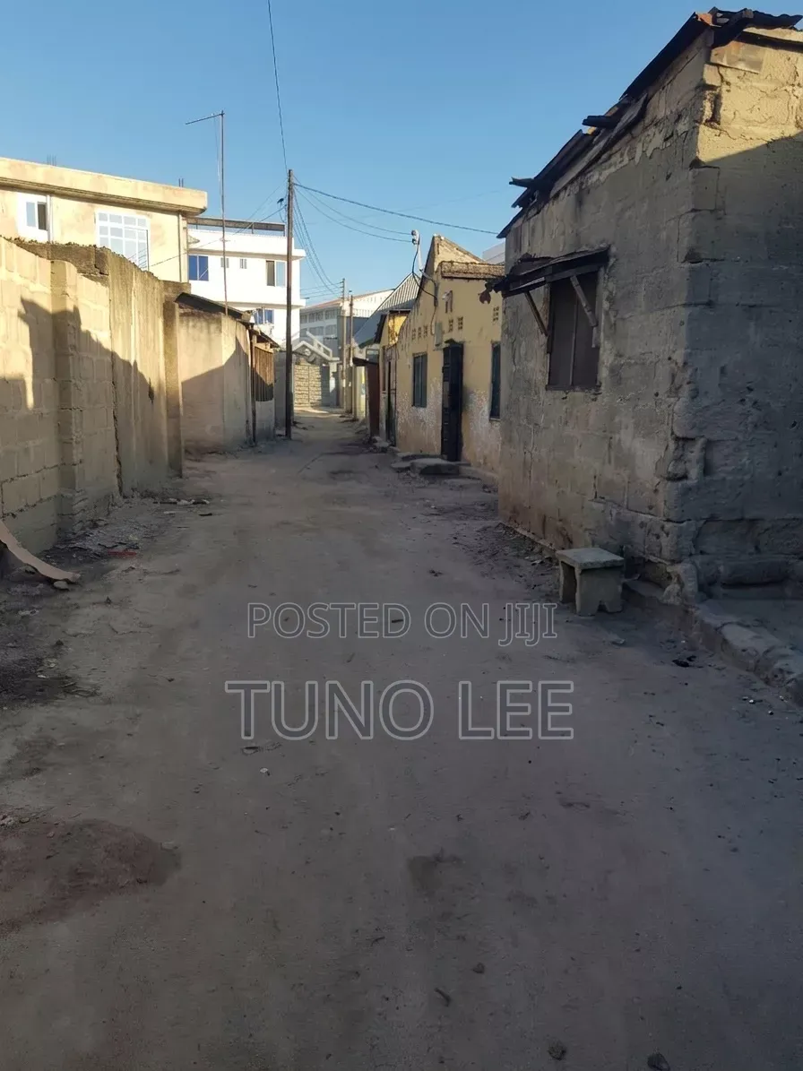 Kiwanja Kianuzwa Chang'ombe in Temeke