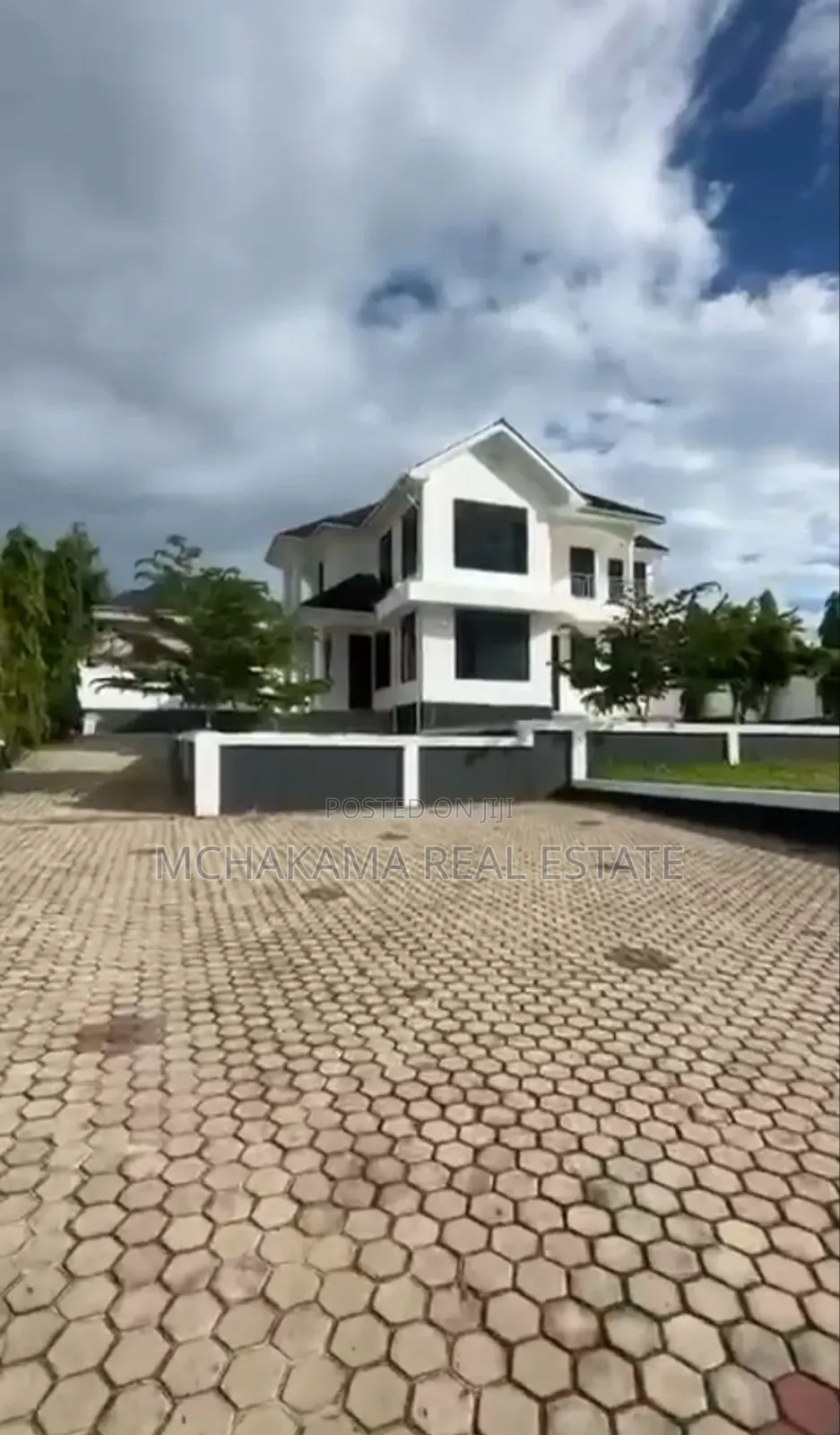 5bdrm Block of Flats in Mchakama Real Estate, Kibada for sale in Kibada