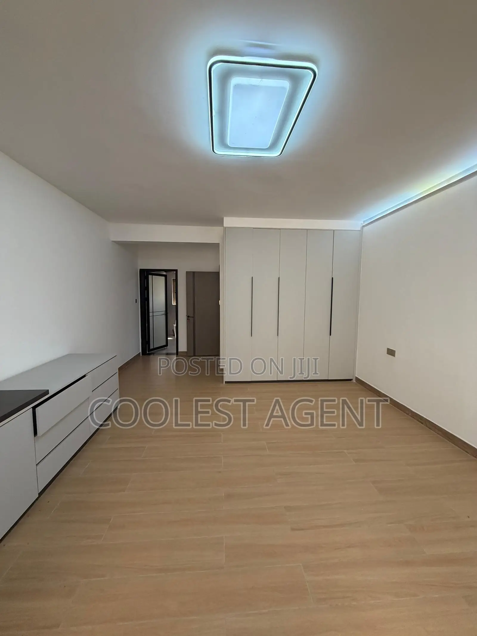 3bdrm Apartment in Coolest Estate, Oyster Bay for rent in Oyster Bay