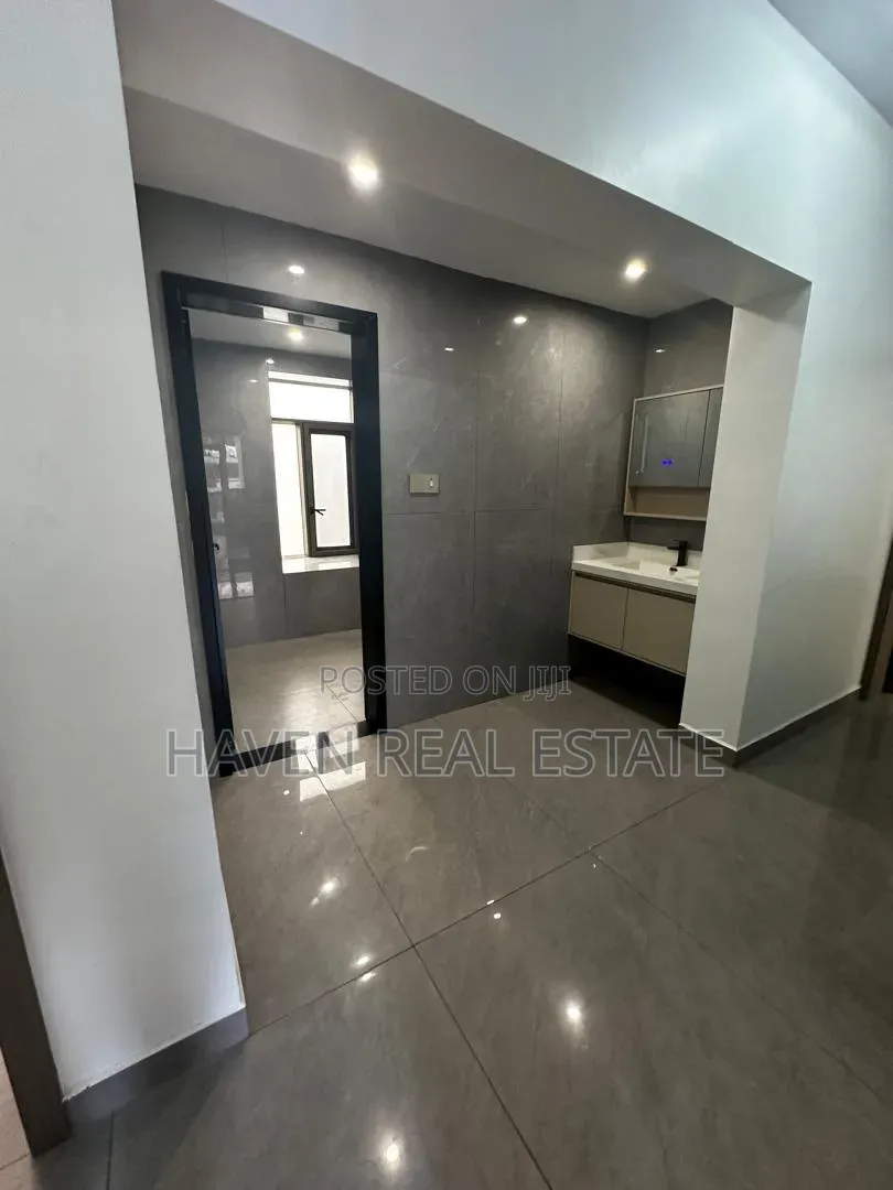 4bdrm Apartment in Oyster Bay for sale in Oyster Bay