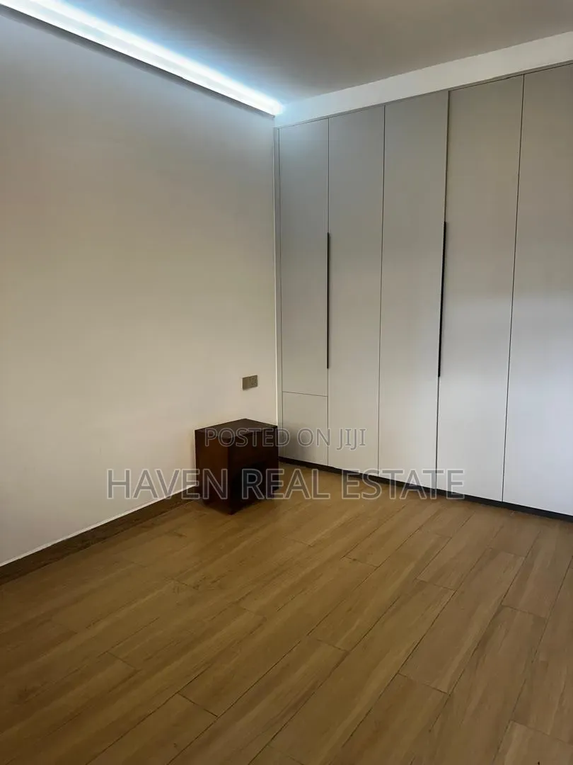 4bdrm Apartment in Oyster Bay for sale in Oyster Bay