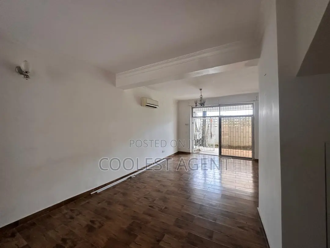 3bdrm Duplex in Coolest Estate, Oyster Bay for rent in Oyster Bay