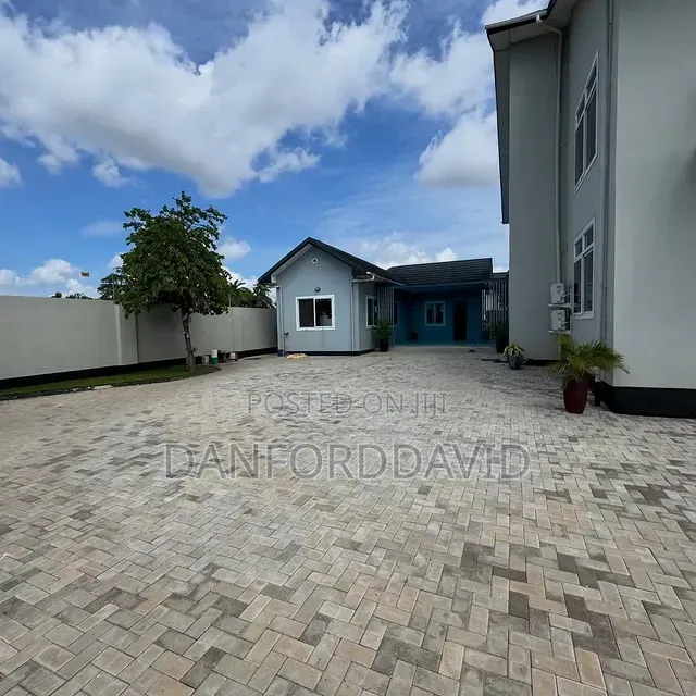 5bdrm House in Kahwa Real Estate, Kunduchi for rent in Kunduchi