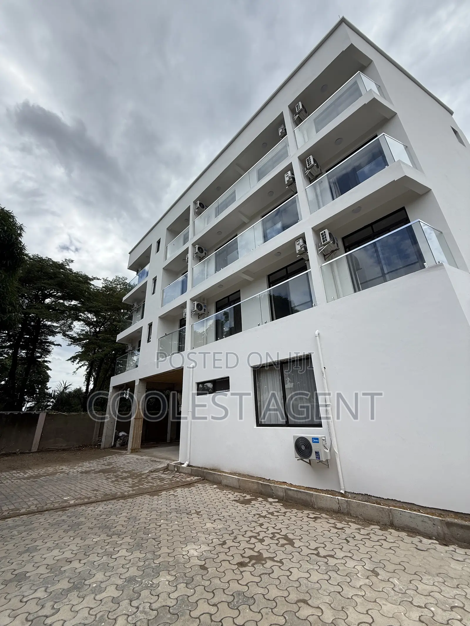 Furnished 1bdrm Apartment in Coolest Estate, Oyster Bay for rent in Oyster Bay