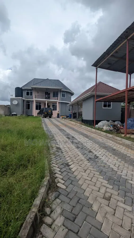 4bdrm Block of Flats in Mchakama Real State, Mbezi for sale in Mbezi