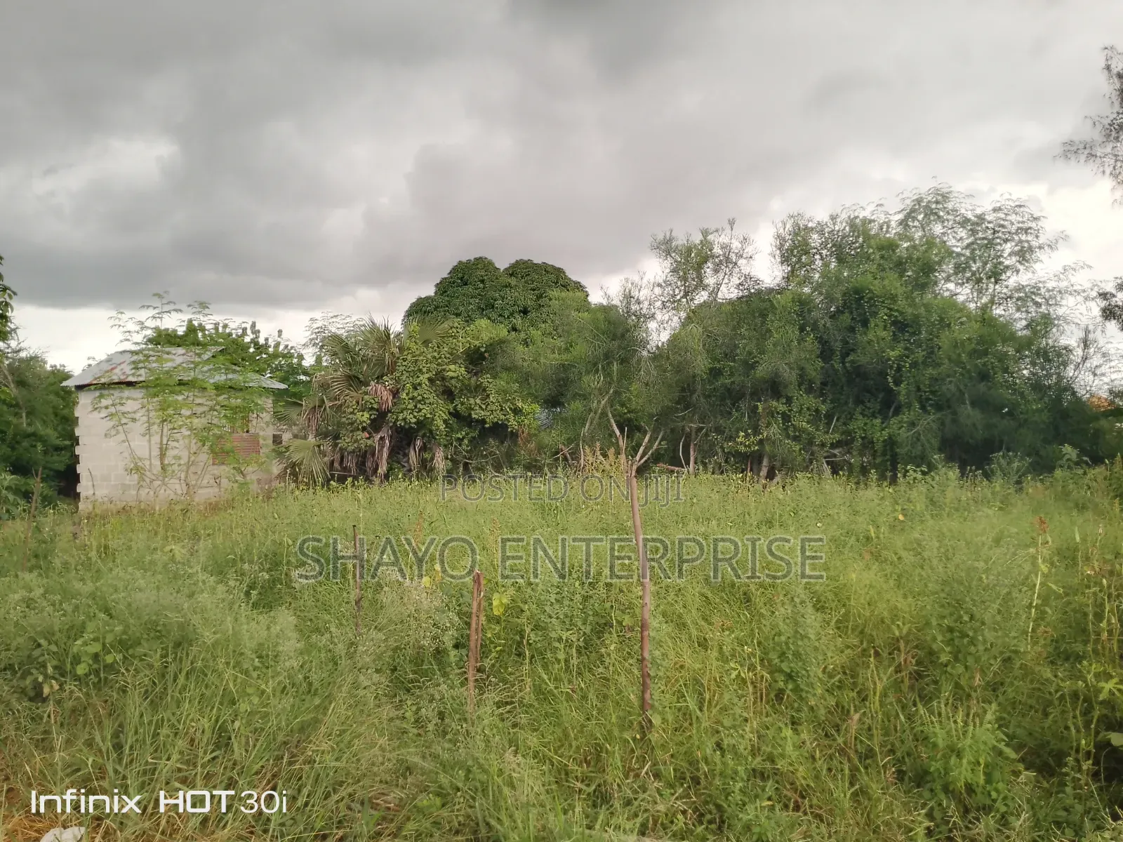 Kiwanja Kinauzwa Mbweni in Mbweni