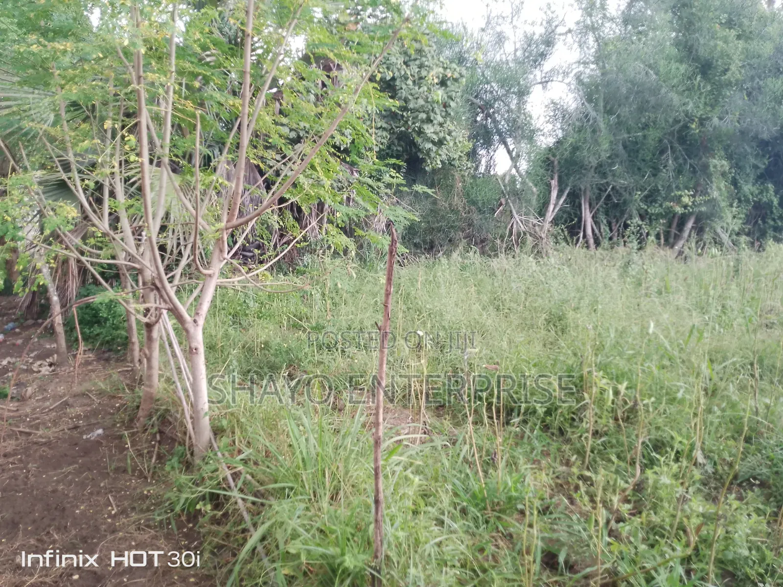 Kiwanja Kinauzwa Mbweni in Mbweni