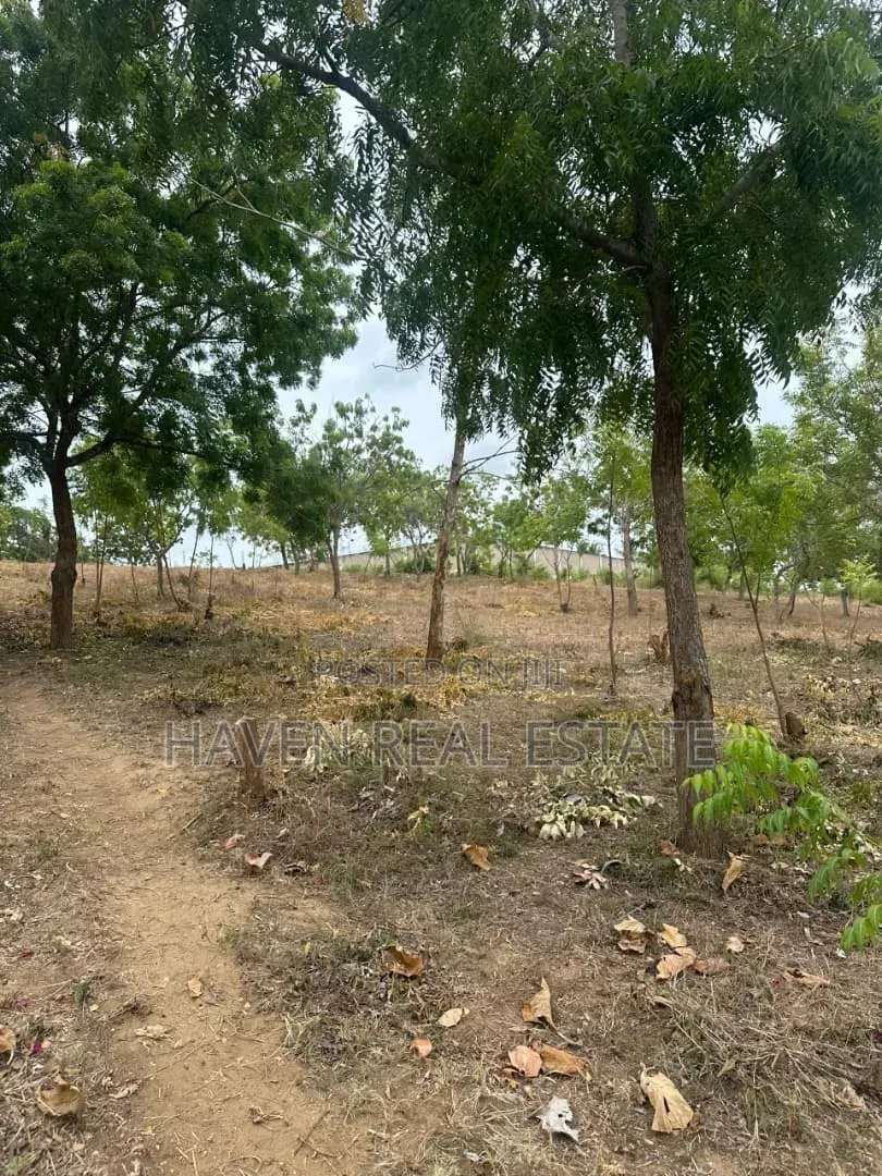 3acres Zinauzwa Boko Magereza in Mbweni