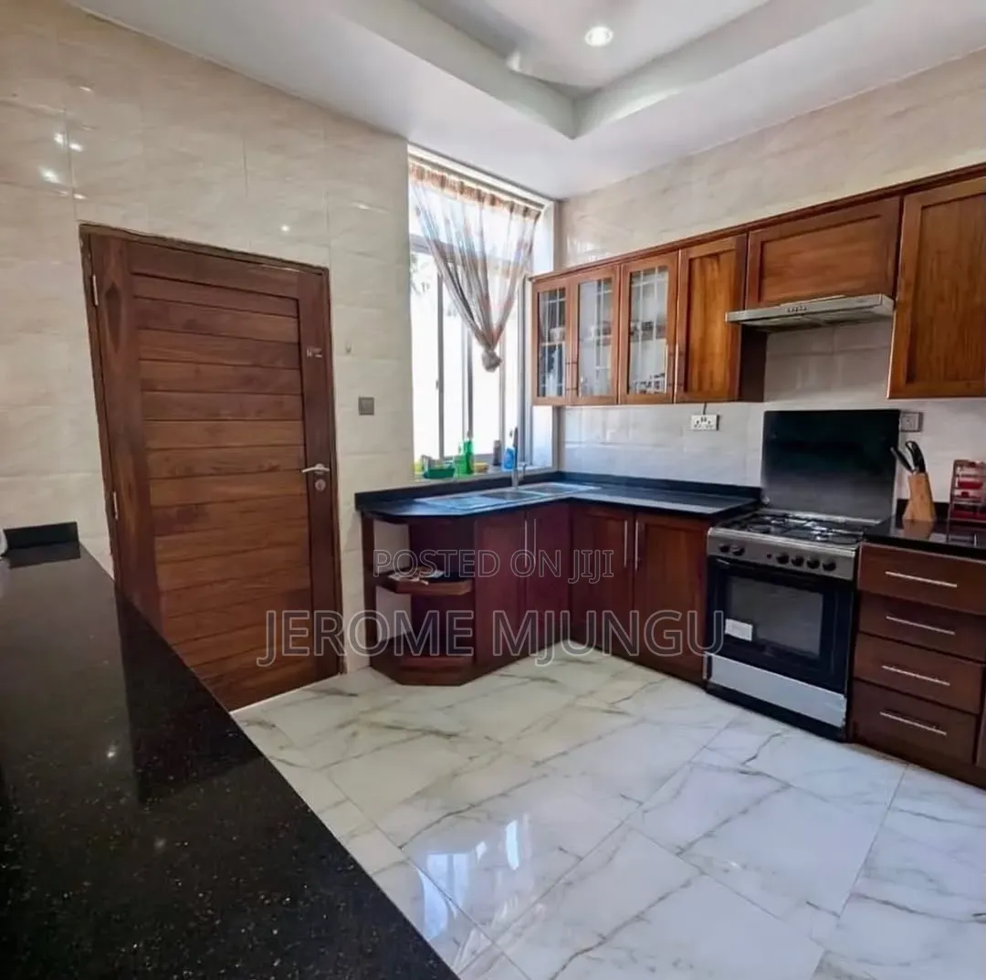 8bdrm House in Ada Estate for rent in Ada Estate