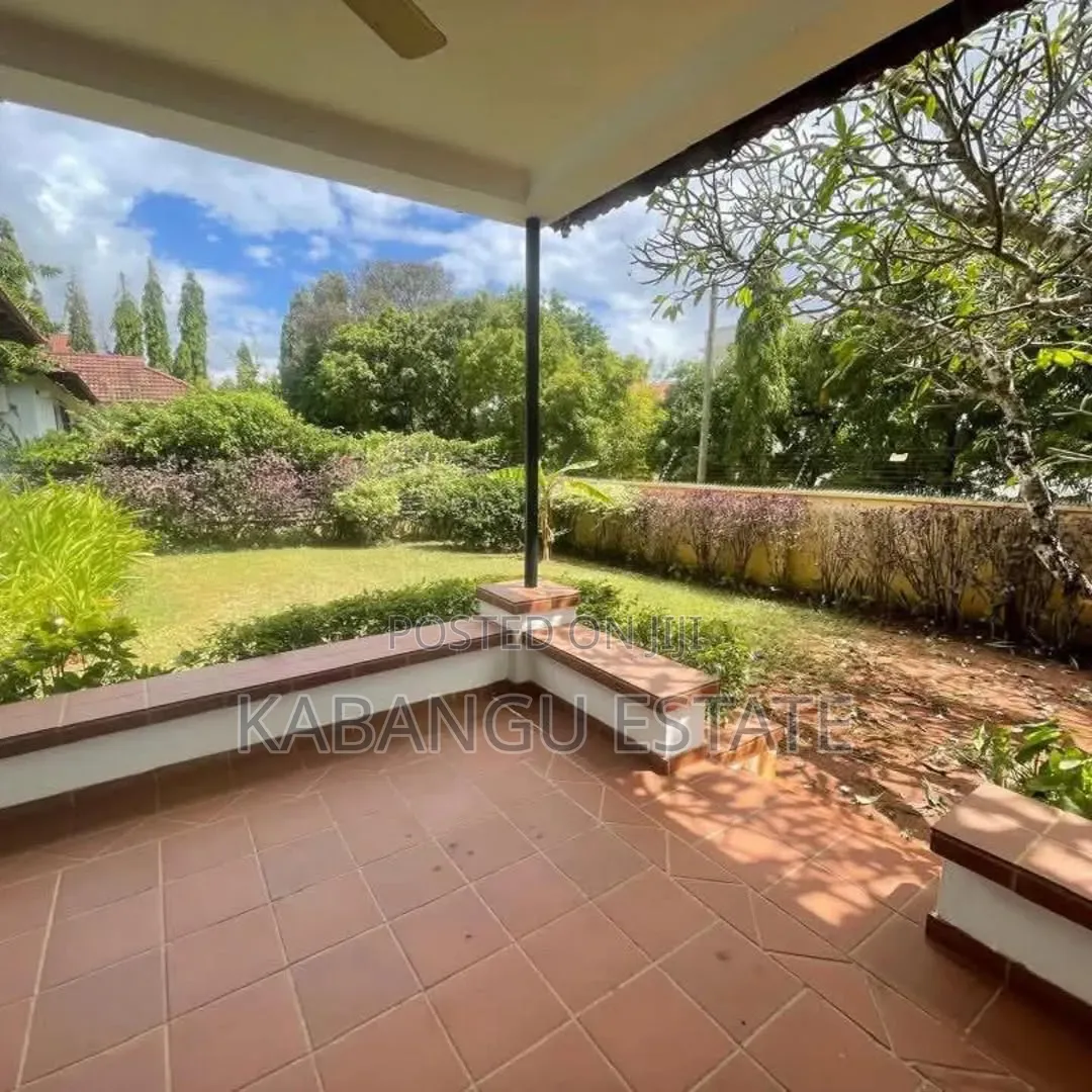 Furnished 4bdrm Villa in Oysterbay for rent in Oyster Bay