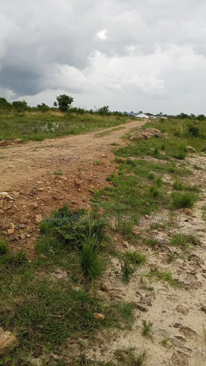 Kiwanja Kinauzwa Bagamoyo Makurunge Karibu Na Kiwanda Cha Sukari in Saadani