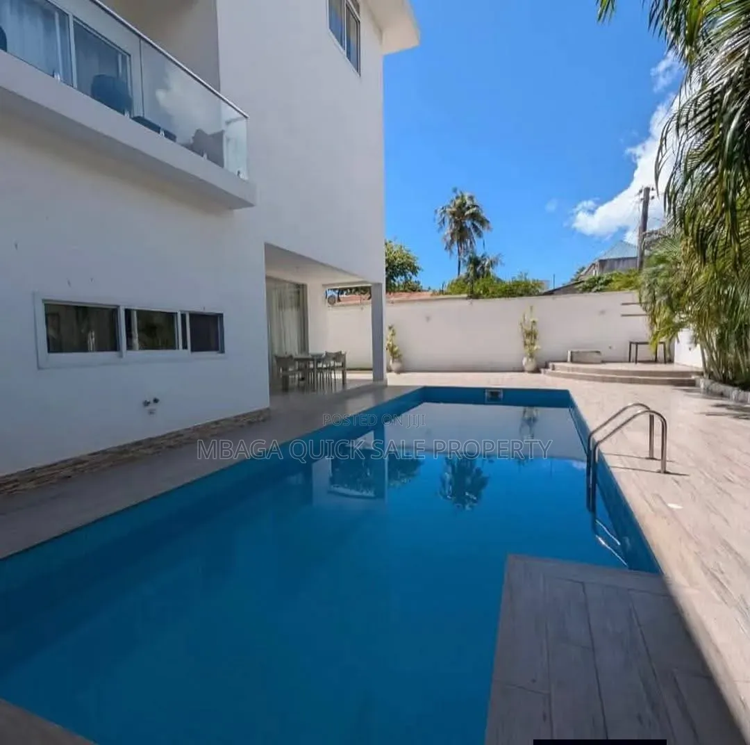 8bdrm House in Ada Estate for rent in Ada Estate