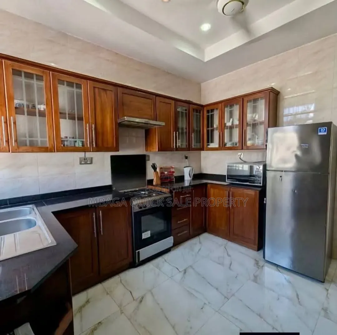 8bdrm House in Ada Estate for rent in Ada Estate