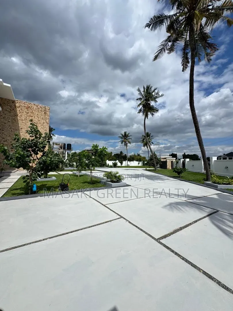 5bdrm Maisonette in Bahari Beach, Kunduchi for sale in Kunduchi