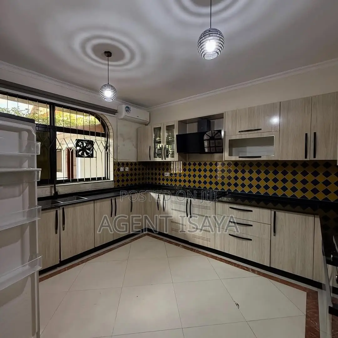 Furnished 4bdrm Apartment in Ada Estate for rent in Ada Estate
