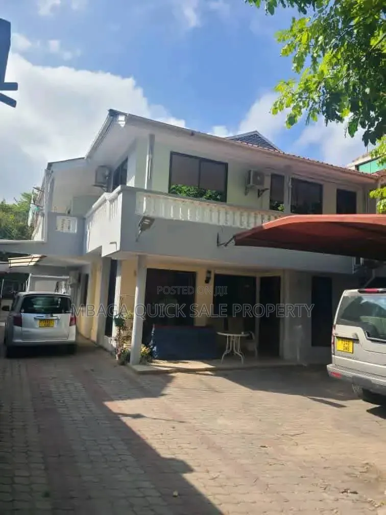 10bdrm House in Ada Estate for sale in Ada Estate