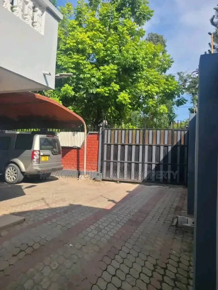 10bdrm House in Ada Estate for sale in Ada Estate