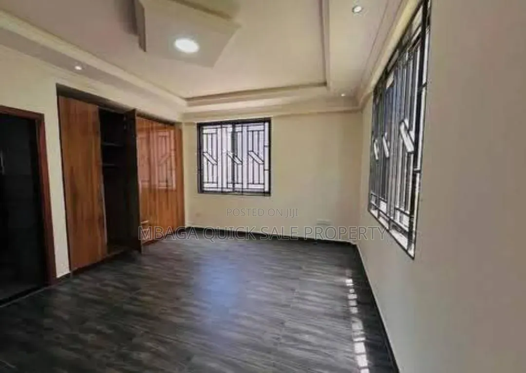 5bdrm Apartment in Oyster Bay for rent in Oyster Bay