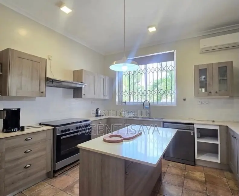 Furnished 4bdrm Apartment in Oyster Bay for rent in Oyster Bay