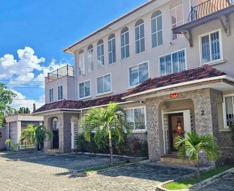 Furnished 4bdrm Apartment in Oyster Bay for rent in Oyster Bay