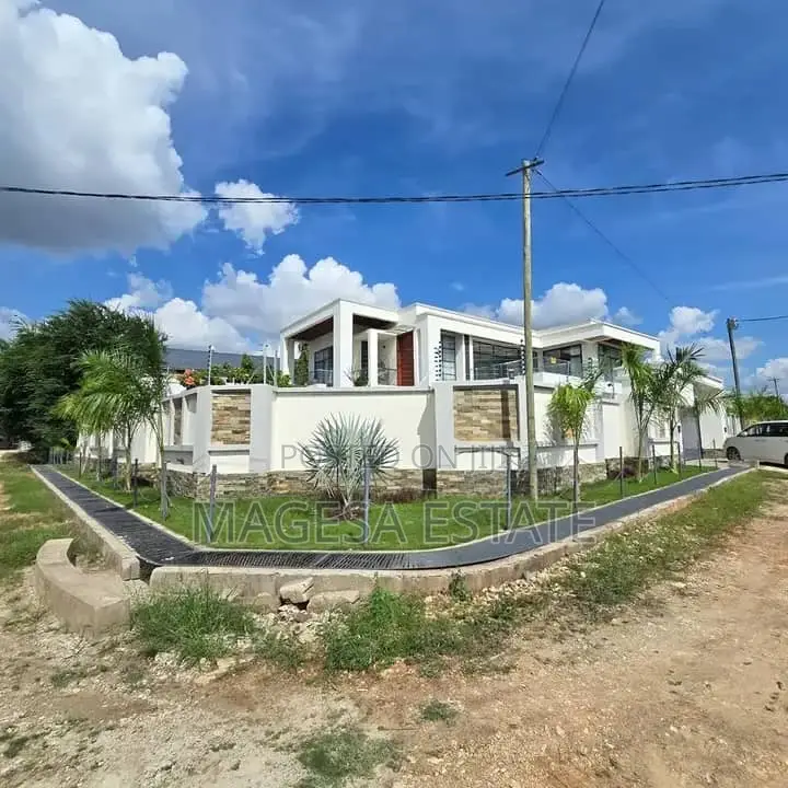 5bdrm House in Mbweni for sale in Mbweni
