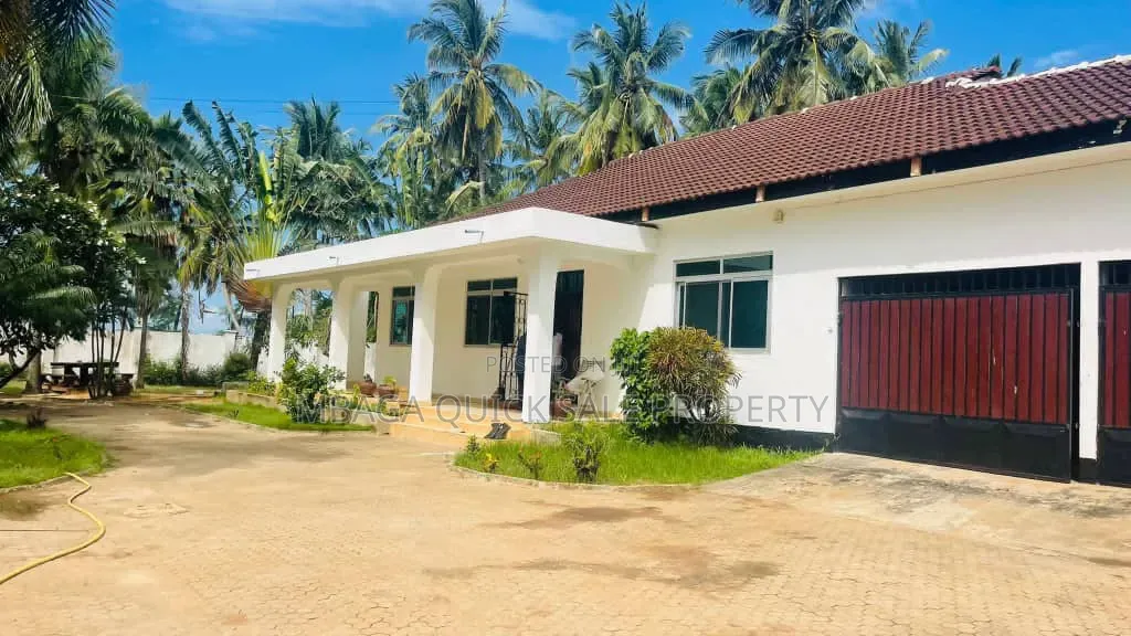 8bdrm House in Mbezi Beach for sale in Mbezi Beach