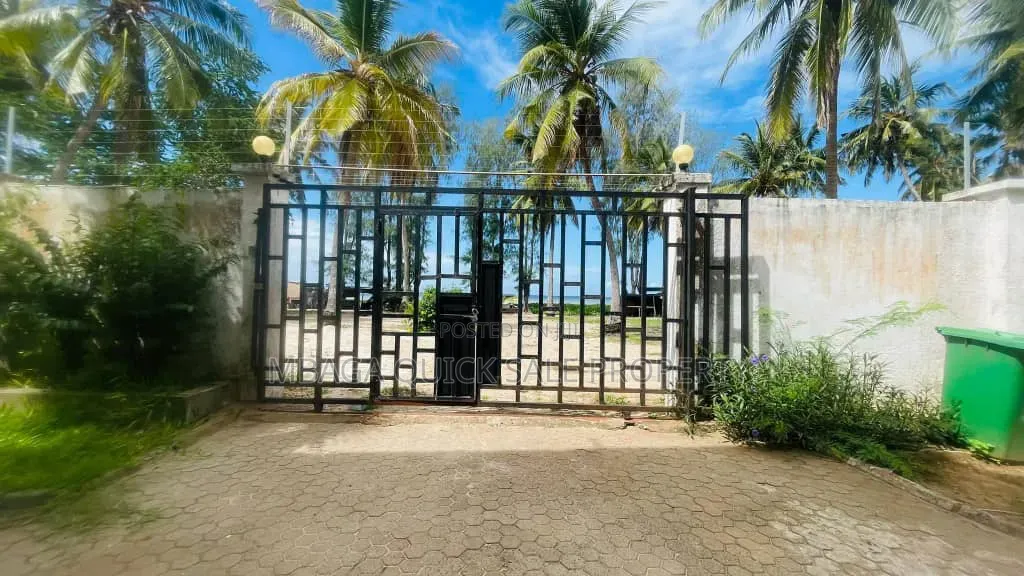 8bdrm House in Mbezi Beach for sale in Mbezi Beach