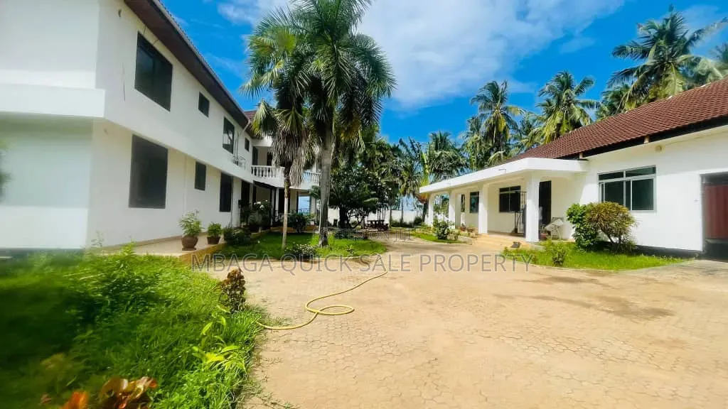 8bdrm House in Mbezi Beach for sale in Mbezi Beach