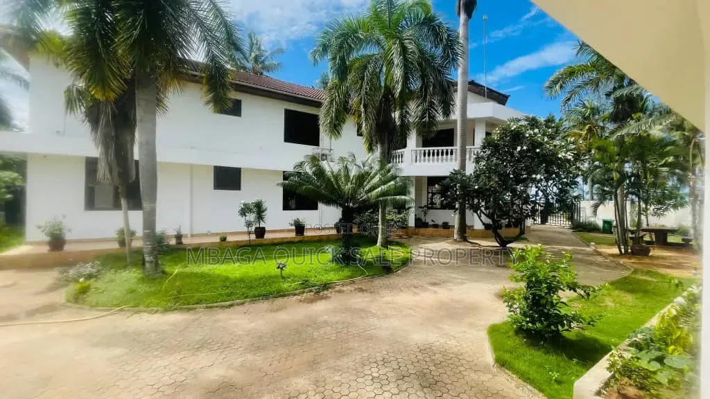 8bdrm House in Mbezi Beach for sale in Mbezi Beach