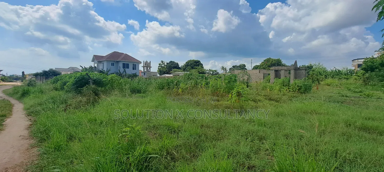 Kiwanja Kinauzwa Mbweni Mpiji in Mbweni
