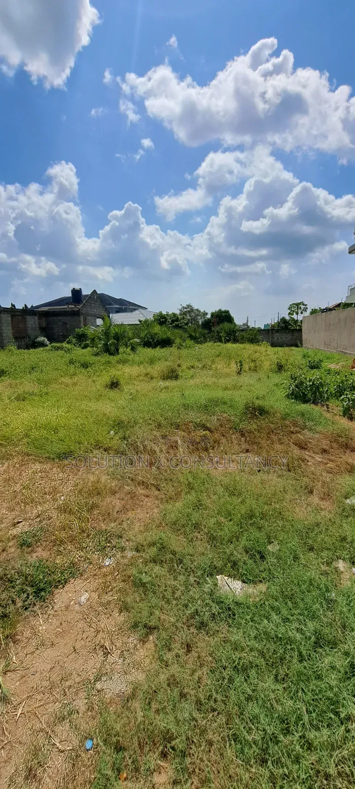 Kiwanja Kinauzwa Mbweni Mpiji Mtaa Mzuri in Mbweni
