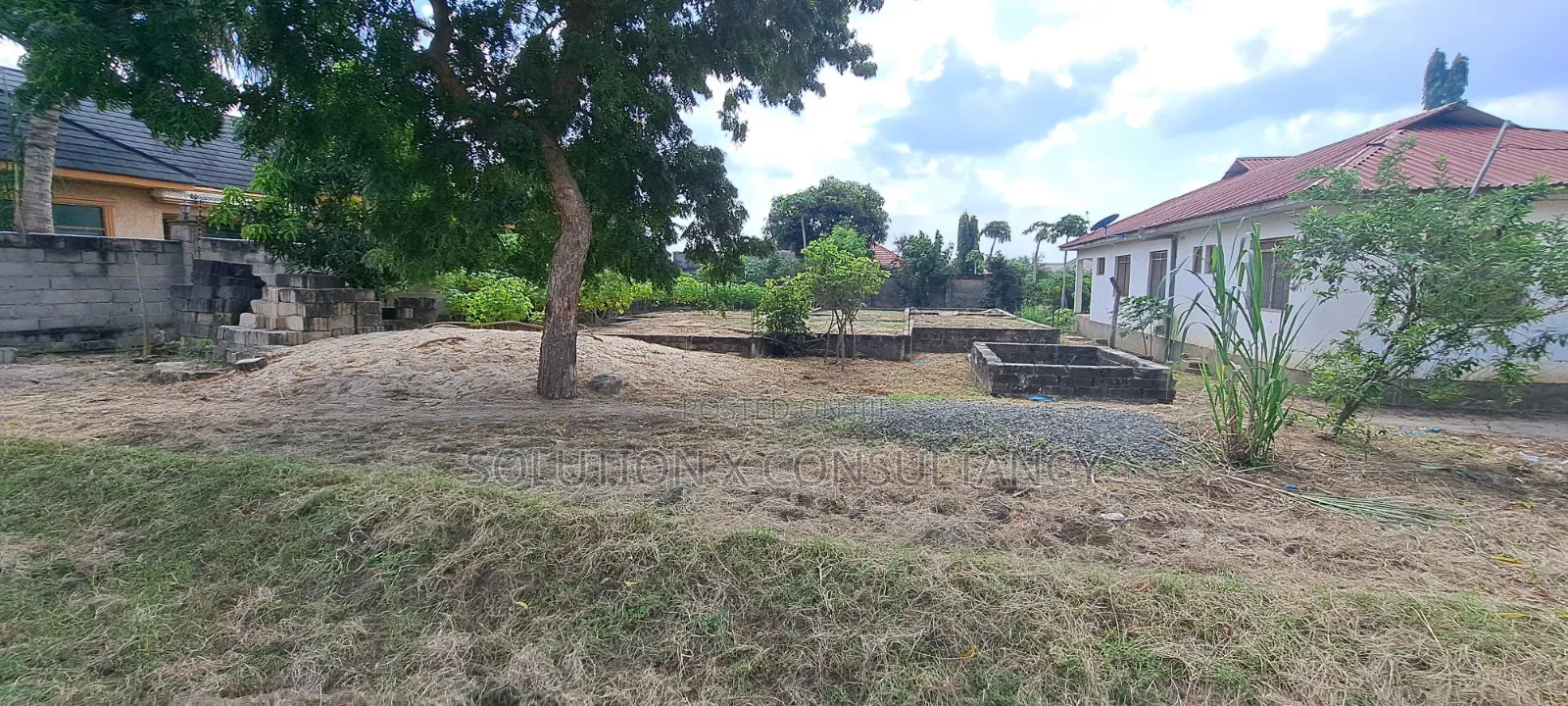 Kiwanja Kinauzwa Mbweni Mpiji Kina Msingi (Foundation) in Mbweni