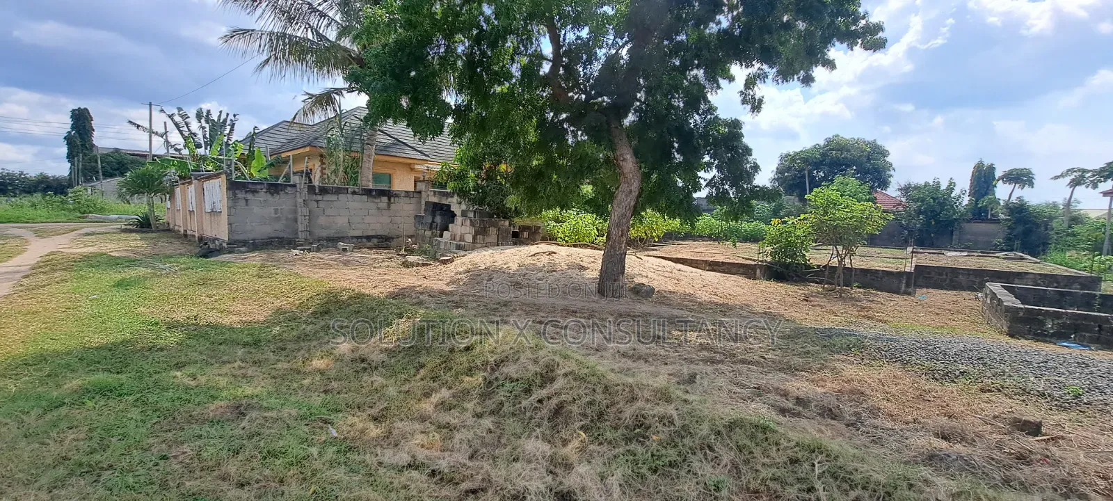 Kiwanja Kinauzwa Mbweni Mpiji Kina Msingi (Foundation) in Mbweni