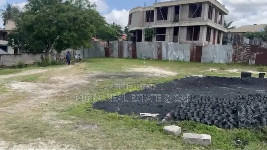 Kiwanja Kinauzwa Nyumba Ya Magufuli Terminal in Mbezi