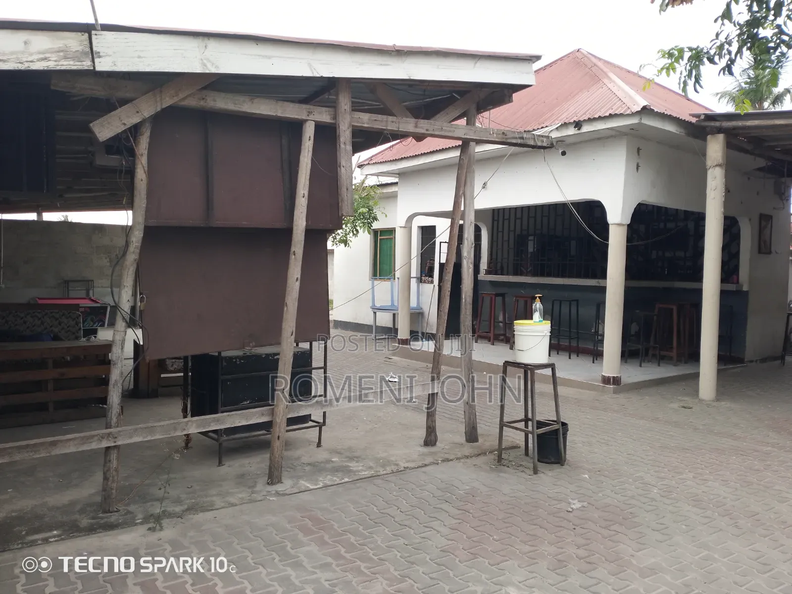 Bar Yenye Eneo Sqmita 800 Inauzwa Ukonga Kwa Mkolemba. in Ilala