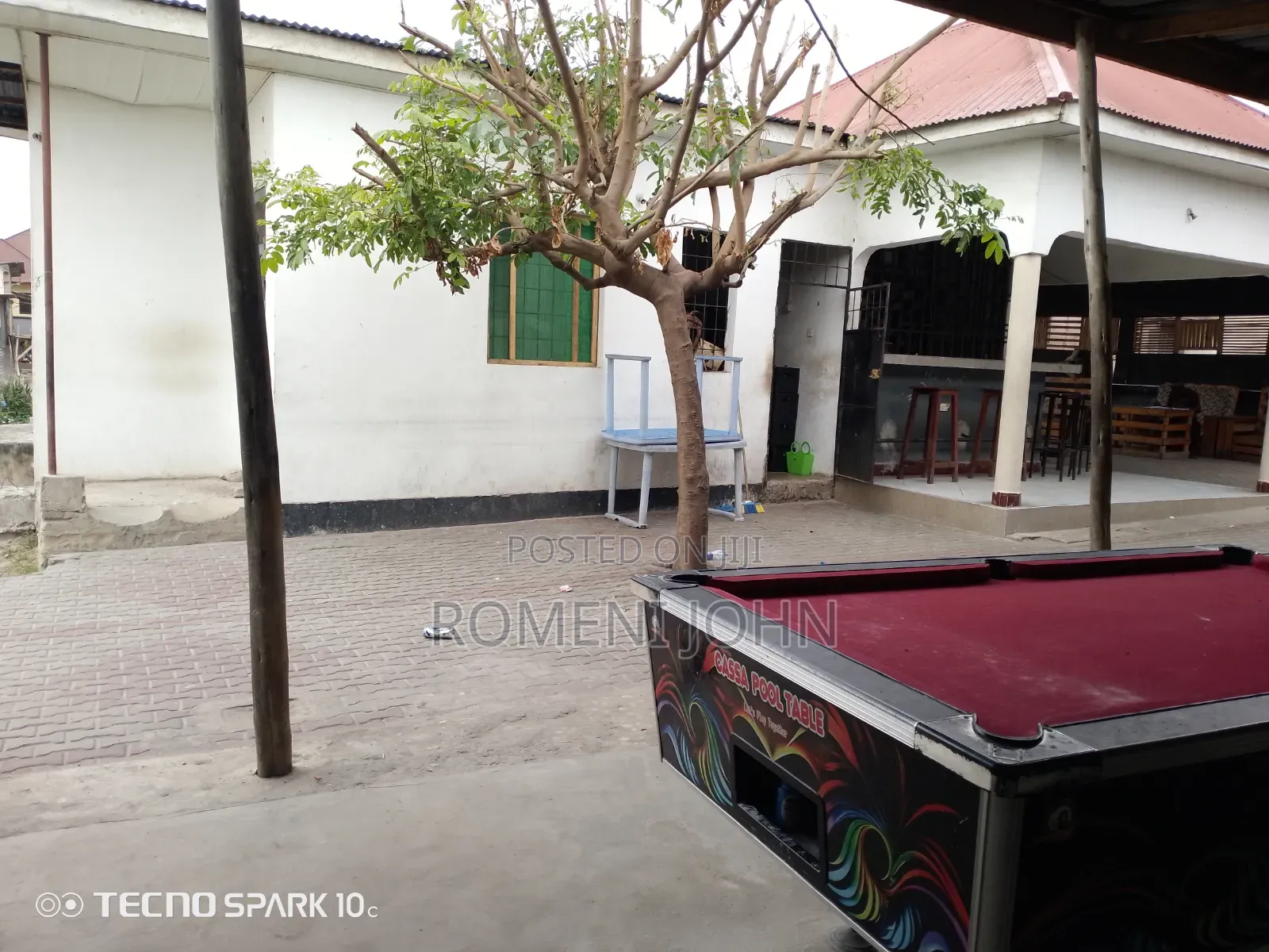 Bar Yenye Eneo Sqmita 800 Inauzwa Ukonga Kwa Mkolemba. in Ilala