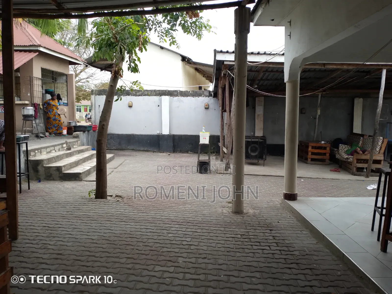 Bar Yenye Eneo Sqmita 800 Inauzwa Ukonga Kwa Mkolemba. in Ilala