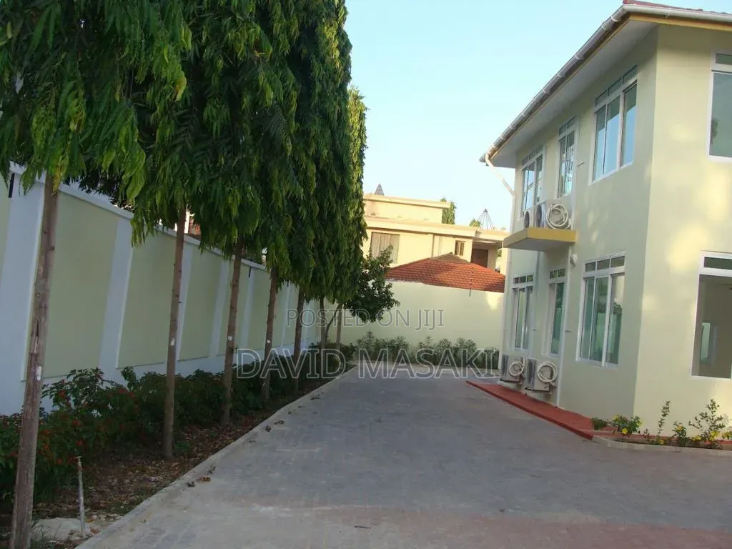 8bdrm House in Office Building, Kinondoni for rent in Kinondoni